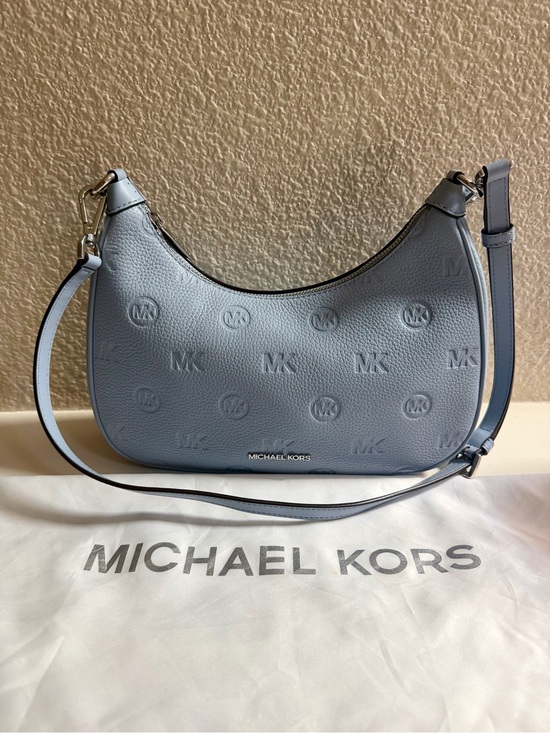 Michael Kors Handbags - NWOT Michael Kors Cora Medium Zip Crossbody Bag